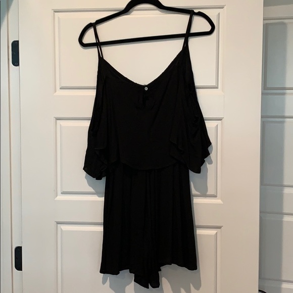 Off-the-shoulder black romper - Picture 3 of 5